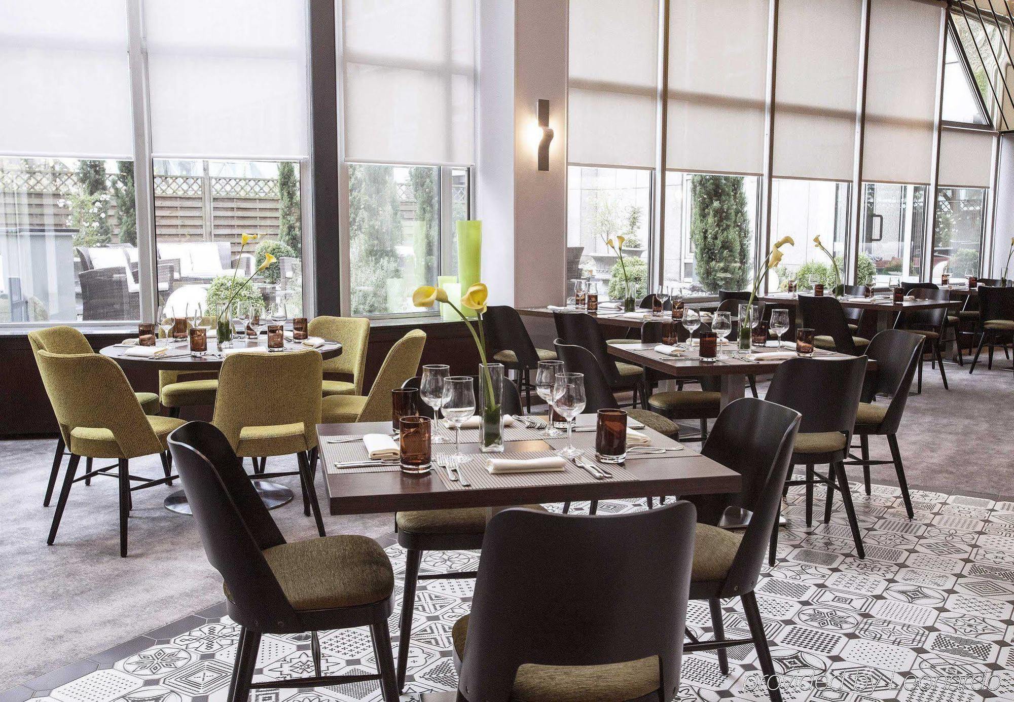 Renaissance Hotel 4*