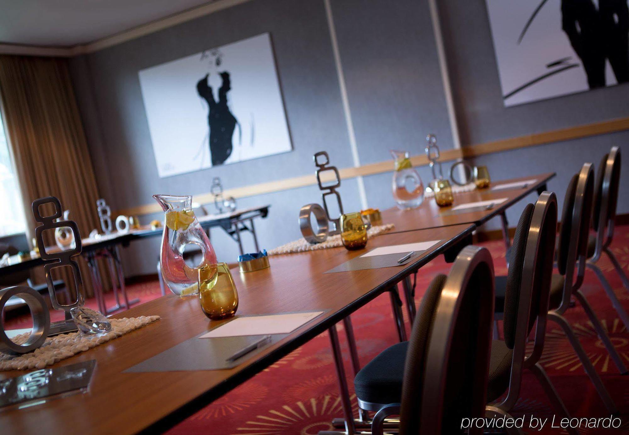 Renaissance Hotel 4*