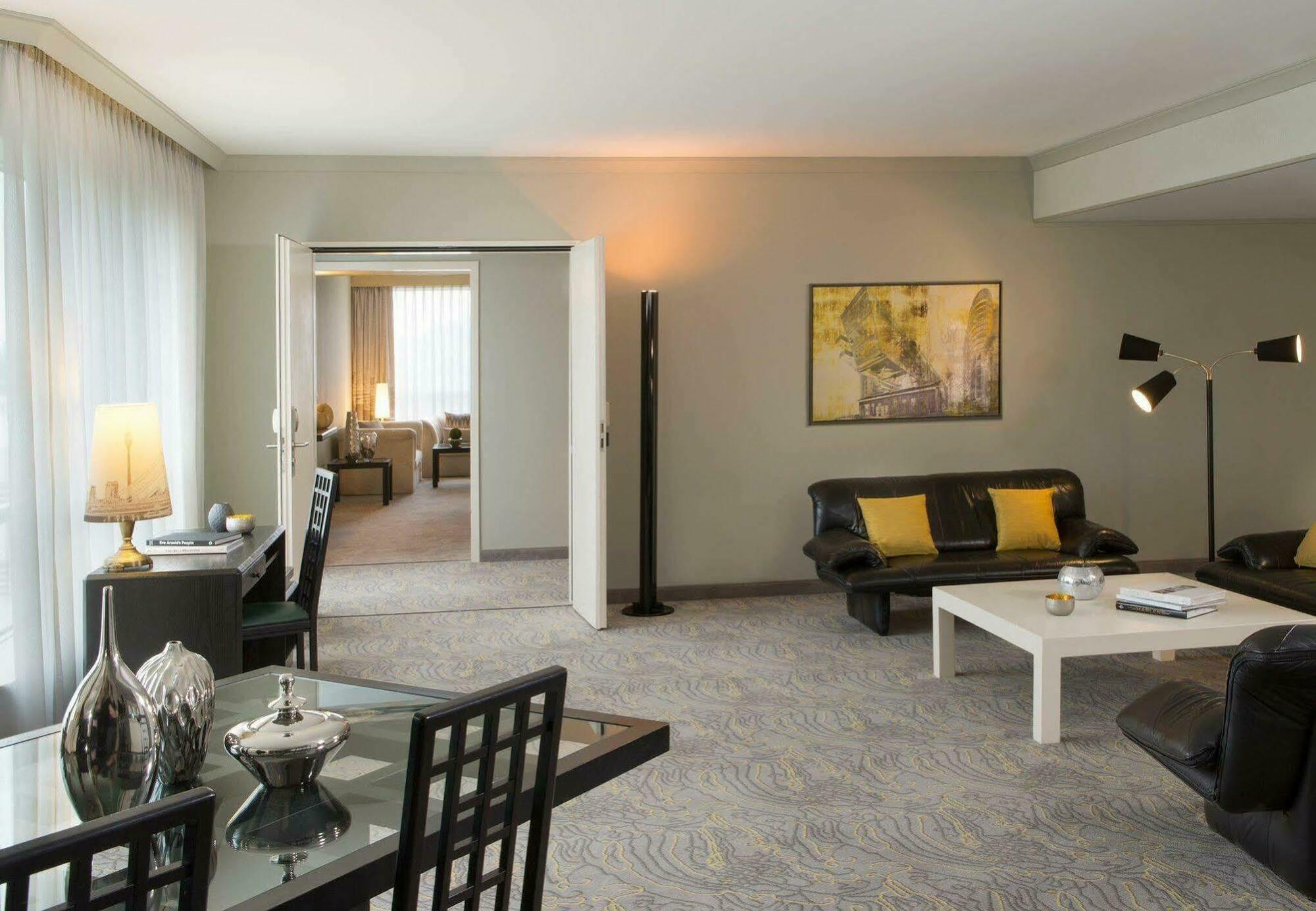 Renaissance 4* Dusseldorf