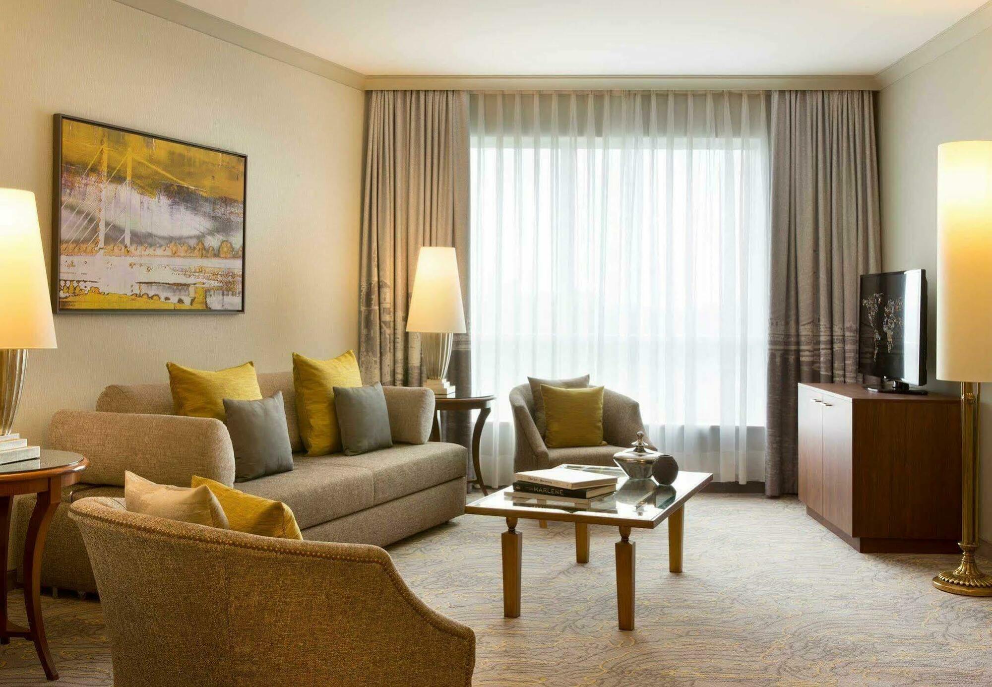 Renaissance 4* Dusseldorf